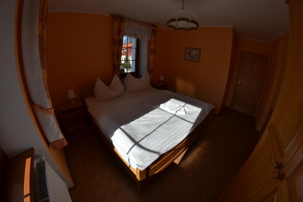 Apartmany U Jezera Na Namesti ฟริมบูร์ก ภายนอก รูปภาพ